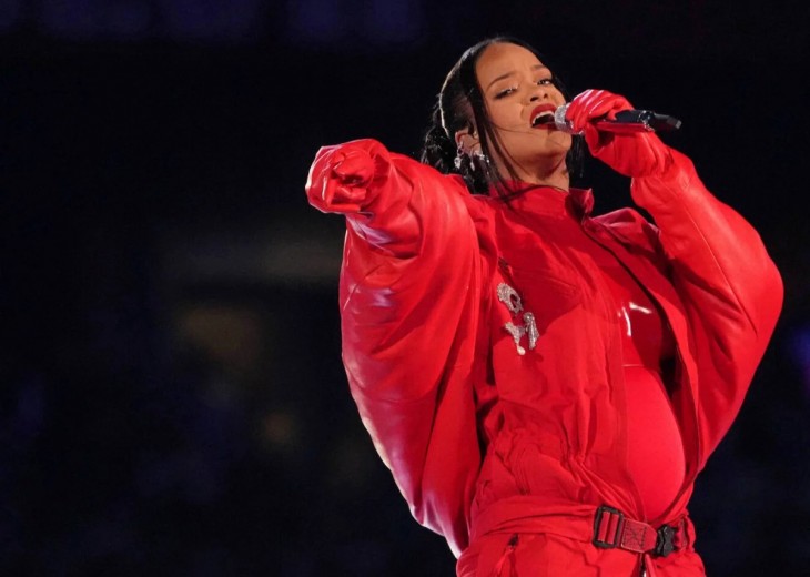 Musique : Rihanna fête 20 ans de carrière et rend hommage à ses fans