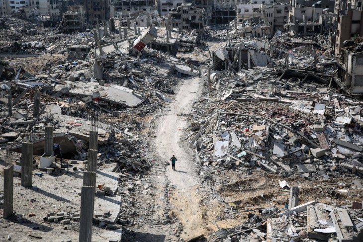 Moyen-Orient: Israël poursuit son offensive à Gaza malgré l’accord du Hamas au plan de paix de Trump