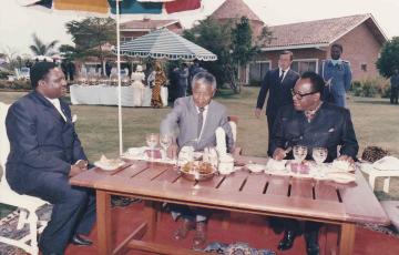 [Histoire] 8 décembre 1990 : 10 mois après sa libération, Nelson Mandela visite le Zaïre et Goma